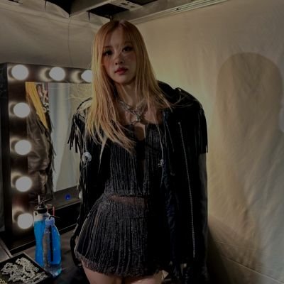 I'm solemly to roleplay becoming the 'she' whose representing flawless beauty with inimitable voice and opulence moves. Meet Blackpink artiste,𝐑oséanne 𝐏ark