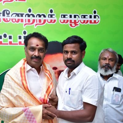 இளைஞர் மற்றும் இளம் பெண்கள் பாசறை செயலாளர்
புகழூர் நகர அஇஅதிமுக