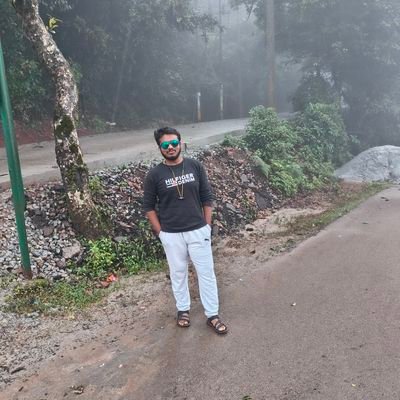 yours_3tee's profile picture. 