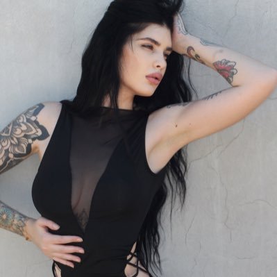 Your favorite tattoed temptress ❤🥵

Scroll my page to find out more about me 😏