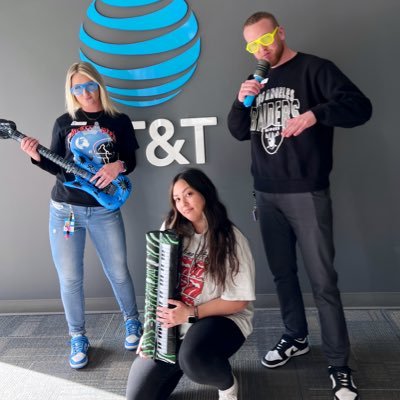AT&T 💙- ASM - TN- ASL 🤟🏼 - Fierce Females💪🏻 - Sneakerhead👟 - All Opinions Are My Own