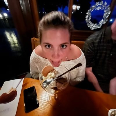 scarlet_webb's profile picture. nothing to see here