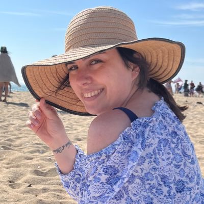 relevantdonuts_'s profile picture. 📍LA, she/her, 30s 🏳️‍🌈 opera fan, tv nerd, mostly Succession, TWW, Star Trek 🖖 current hyperfixation: DBH musical 💃🏻
