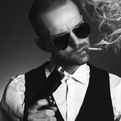 RenTrejo8's profile picture. Robo-bot; vendo licor y soy J Lenón