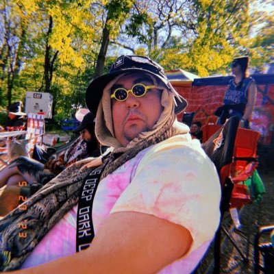 Just your average Native American. Team Member for @LowHighPresents / Pulltab Messiah / Home Care Worker / Itās Hunter, not Huntar
