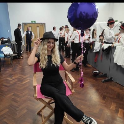 Teacher in Charge of Drama @AfonTafHigh 👩🏼‍🏫🏴󠁧󠁢󠁷󠁬󠁳󠁿First Class Honors Drama Graduate 2019👩🏼‍🎓Youth Theatre Director🎬