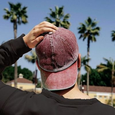 لم نعد نطمح لشيء أكثر من دائرة سلامٍ صغيرة تأوينا.