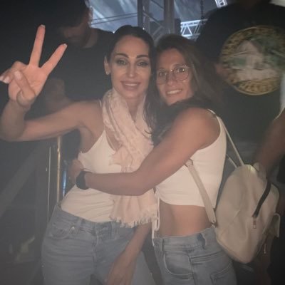 lavora per una giusta causa e non per l’applauso . vivi per esprimere e non per impressionare . fai in modo che si noti la tua assenza no la tua presenza …