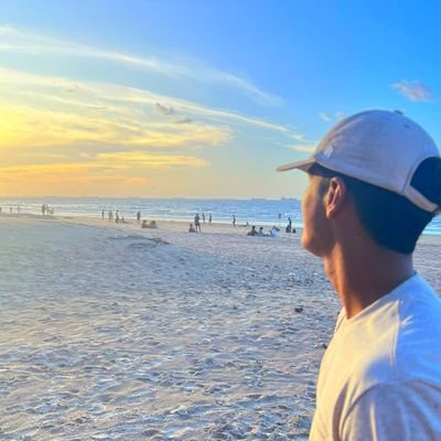 is_emiliano's profile picture. Um nictófilo de cara fechada e mente aberta. Mestrando em Ciência da Computação