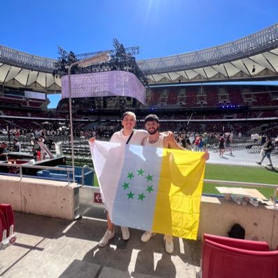 Soy Stremear de Twitch/ Lo hago por diversión espero que disfruten💛