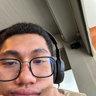 jmdgom's profile picture. just be a rock