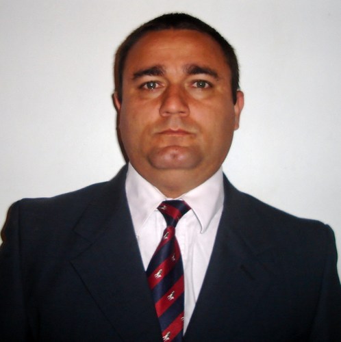 Sou formado em direito e funcionário do Estado do RS.