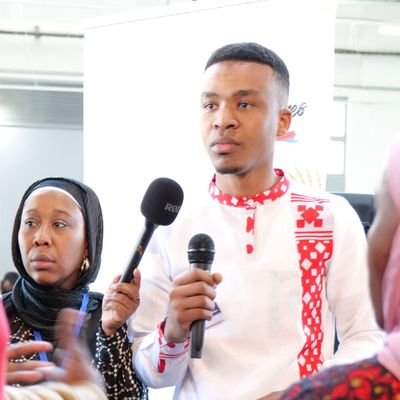 Co-fondateur d'#USAFARI_Tour🇰🇲.
Fondateur de #Vanille_des_iles🇰🇲
👉👉Ne nous laissons pas vaincre par le mal mais soyons les vainqueurs du mal par le bien