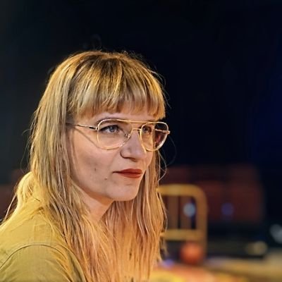 Directora de escena. Dramaturgias de la imagen. Me gusta un rito
 
https://t.co/IjJK5cqGjO