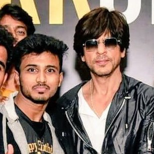 Love My Father & Huge FAN of @iamSRK❤.!Both R my Heroes 💯 .Real life JabraFan😘 proud owner of @SRKMuMbaiFC & @teamSRKsArmy🙌😉 😎✌