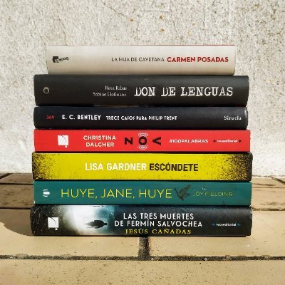 Profesor. De la pública. Vivo en una permanente vuelta al cole. Lector constante. Afincado en Kredik Shaw. Hablo de libros en «La caverna literaria».
