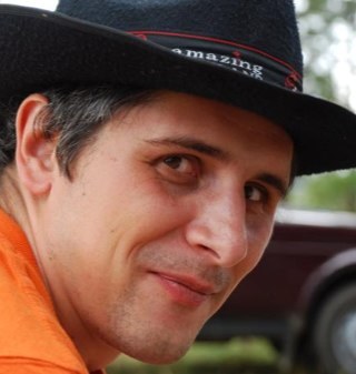 Abramchiks's profile picture. - Официант, а что это за круги на еде? - Слюни зависти, сэр!