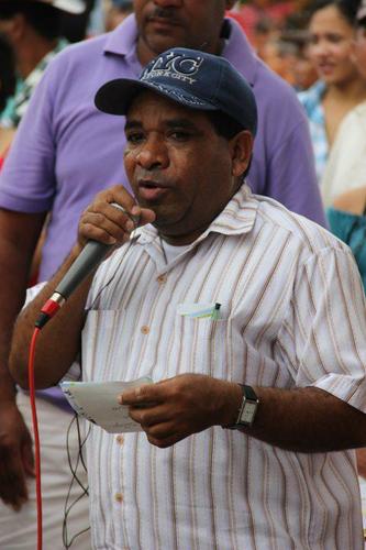 Naci en un corregimiento del centro del departamento del cesar llamado las palmitas y vivo actualmente en Pailitas cesar trabajo como locutor de radio comunitar