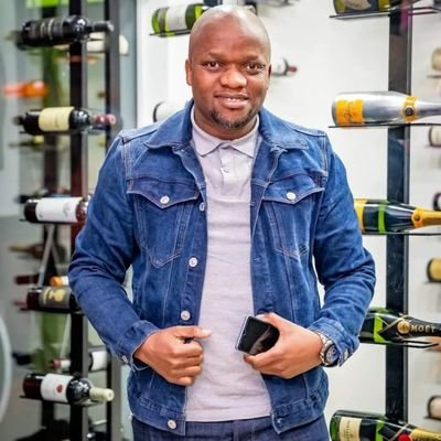 Fun loving,outgoing and very straight talking. Owner #DongaEvents, @Jozifm sports editor/producer/presenter. Club Dj All The Way!