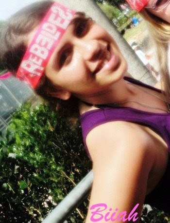 Hahha Pra alguns Biiah, pra outros Bibia.. ou ate msm Pitchuquinha. mais enfim nina que sabe oq é ter amigos Virtuais. Since:19/06  Dona do @DeliriosRebelde .
