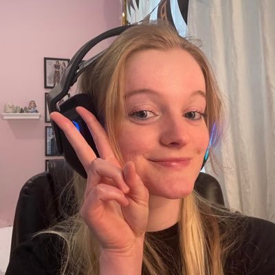 welcome to my brain || 22 || twitch affiliate || I love streams and talking about them 🦈 || barista || tea and rain enjoyer || she/her