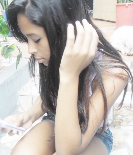 sou morena alta olhos castanhos legal e Fiel a Deus sou bipolar não sou perfeitta , gosto de miim enttão é so me seguir =)