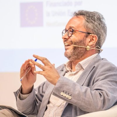 • Periodista del 77 con menos certezas que dudas • Tsundoku • Informarse (bien) es una obligación cívica • Menos es más • #Málaga #ComPol •