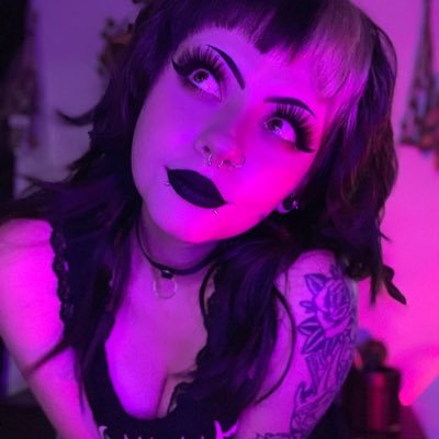 26 🖤 horny lil goblin gal & a big dumb alternative slut on the internet ⛓❗️⛓ 18+!!! • alt account is @SolanineShortie 👇🏻all my links