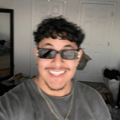 Andrey98102's profile picture. how do I use Twitter