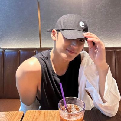 Be the person you wanna be with. | ISTP - T | 5’6” | ♈️ | Dysthymic 🙇🏻♂️ |
