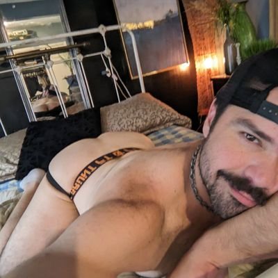 amateur porn actor, vers, uncut Latin meat, weight lifter, gaymer and bilingual.