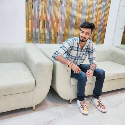 Tushank121's profile picture. Everything is hard before it is easy.