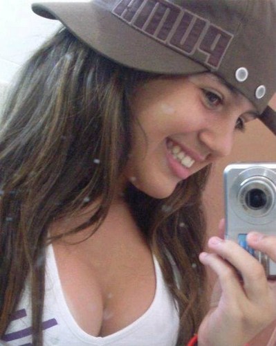 15 anos , Orkut: http://t.co/WgWwxIafcz Facebook:http://t.co/C72tXxujmd