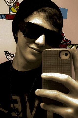 I LOVE LATINOS... I LOVE MAHOMIES ...... I LOVE MAMA MAHONE OMGE I LOVE THE WORLD..  EXITO EN LA VIDA AUSTIN MAHONE