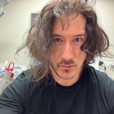 mohand_noredin's profile picture. i fucking hate twitter *stays*