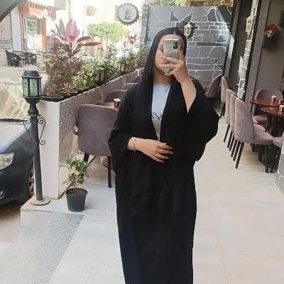 وجدتُ الصمتَ أَسكنَ للمَدامِعْ فحُمْقٌ أن تبوحَ بما تُصارِعْ