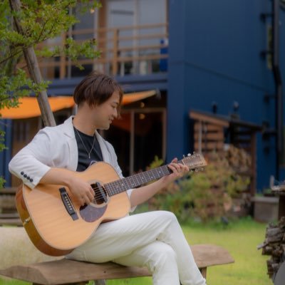 料理とギター好きの二児のとーちゃん   かねちはとのユニット12STRINGSでも活動中   好きなギタリスト　押尾コータロー　AssH 仲井戸麗市