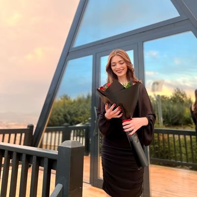 ayseaslan__'s profile picture. Hangi rüzgar attı seni buraya