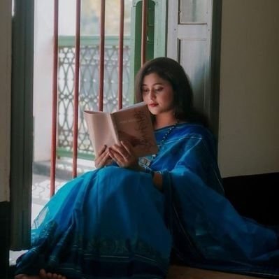 I never wish to be easily defined, book lover, shayari, man ki baat, fake ppl stay away....❤️