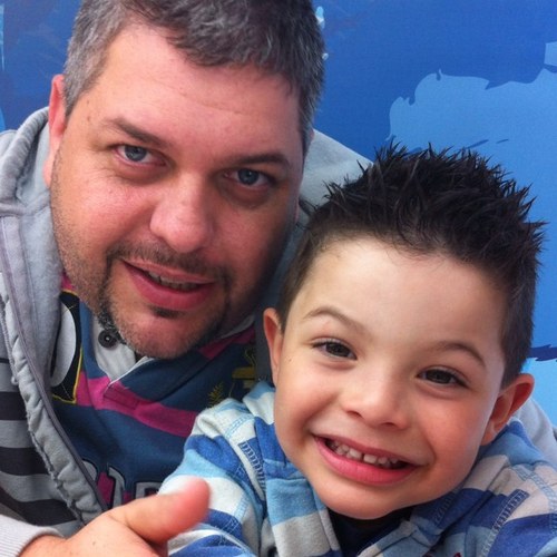 Robueno1210's profile picture. 