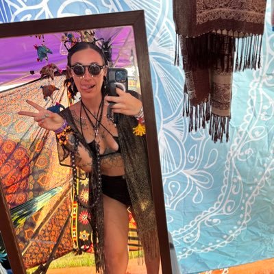 Designer of Life ✨ Influenced by Sacred Sensuality & Lust for Adventure 💛 {roaming, plant based, magical practitioner}