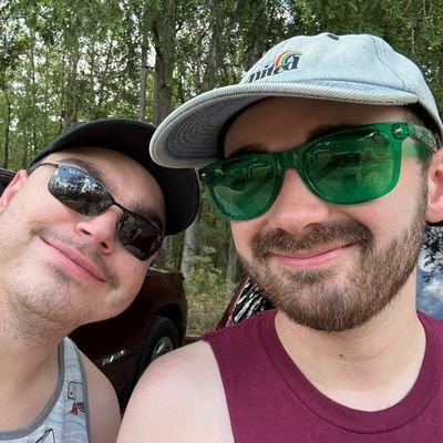 25, I am a vessel for far too much useless information. I just wanna do a good job.
🦦🏳️🌈👨🏻❤️👨🏼🎮🥱😴