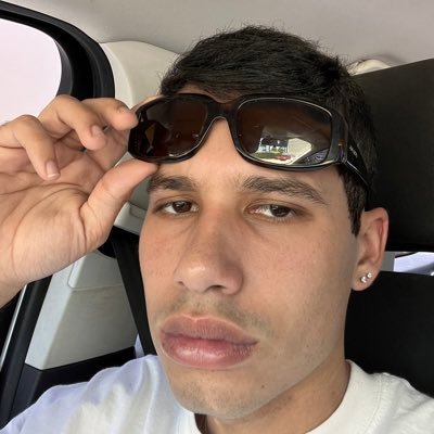 julianortiz2411's profile picture. 