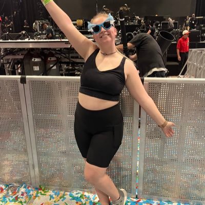 @imaginedragons enthusiast and the girl with the shark sunglasses 🦈 0L