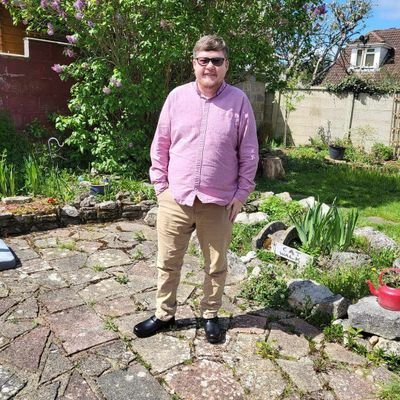 I'm 41 , love gaming, reading, cooking, going to the cinema, Travelling, Meeting people from all over the world, love watching the walking dead.