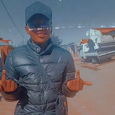 sthabi 

short man 

🕺 Dancer