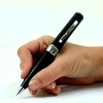 نحن بشر نكتب تحت تأثير الظروف والأحداث فلا تحكموا علينا من منشور أو تغريدة
