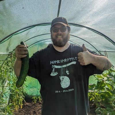 Frufus's profile picture. Oh, we'd be alright if the wind was in our sails.
Whisky's not my only vice.
@Frufus@chaos.social
he/him