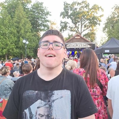 Bartosz98717051's profile picture. proszę napisać na  Twitter  i będą pytania