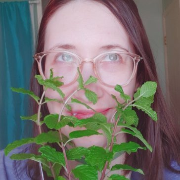 🌻 Amy/Raptor Queen. She/her. EDS ♿ Twitch affiliate. Nature enjoyer. 🌲 Queer disaster. 🏳️‍🌈 BLM. |  raptorqueenstudios@gmail.com 💌